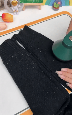 “Rechargeable Lint Remover for Clothes and Sofa”
“Cordless Fabric Shaver removing fuzz from sweater”
“Portable Lint Remover with ergonomic design”